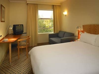 StayEasy Eastgate